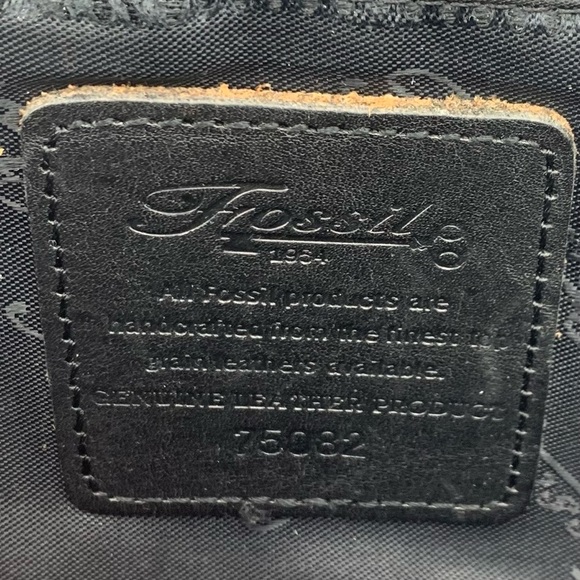 Fossil Classic Collection Shoulder Bag - Picture 14 of 15